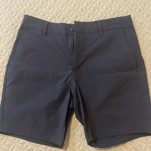 Men’s navy hybrid shorts. 32” waist, 7” inseam